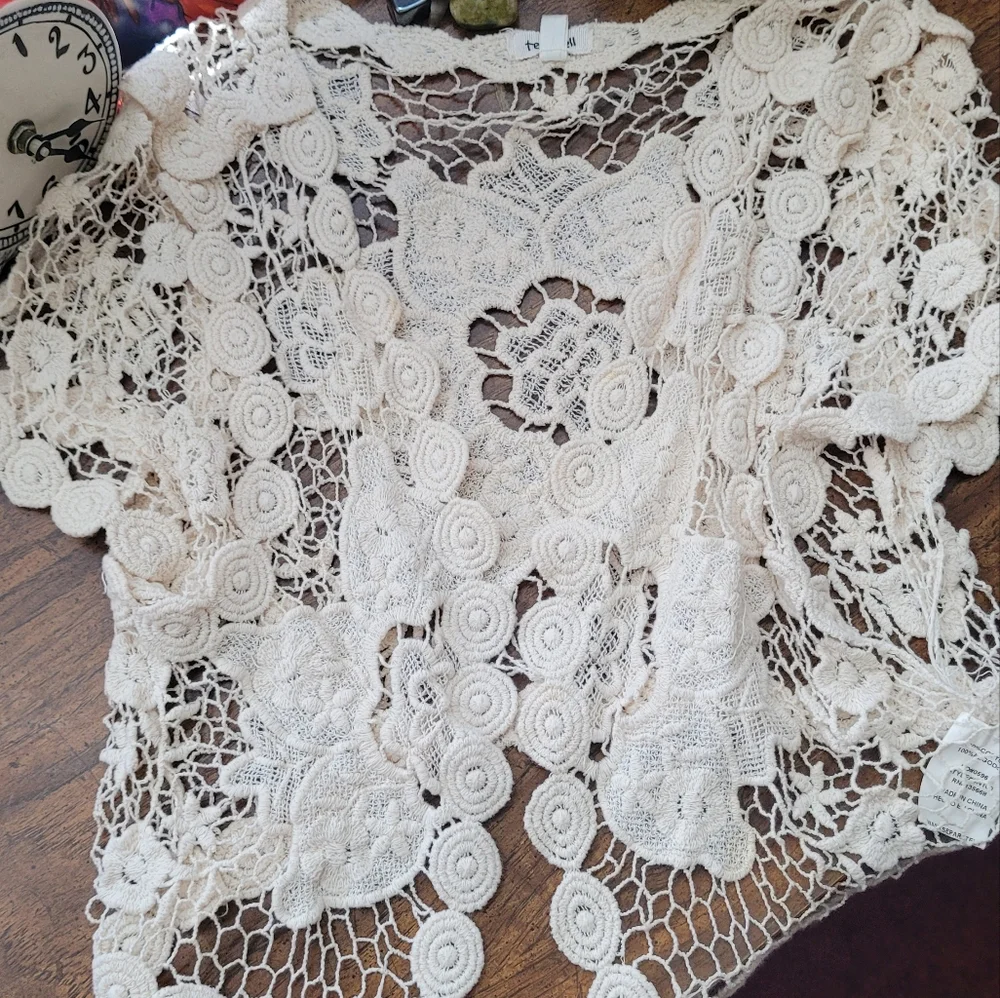 Cream Lace Crochet Shrug One Size - Picture 9 of 9